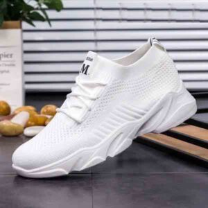 Air-permeable and portable sports shoes