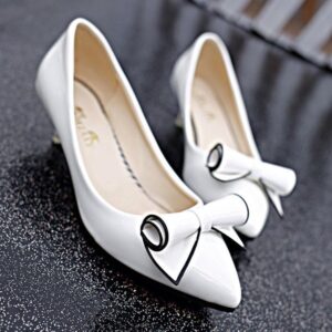 sharp low bow high heeled shoes